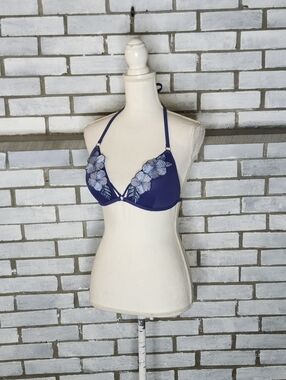 • Pink Victoria's Secret Women's Triangle Bikini Top L Blue Embroidered Floral